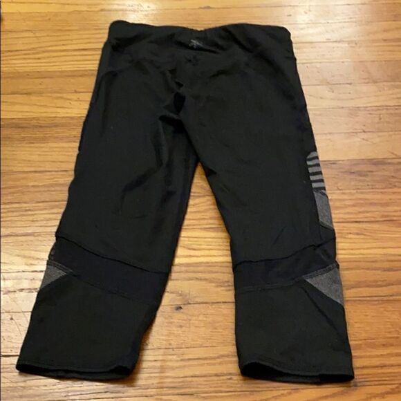 Splendid Activewear Yoga Striped Cross Capri - Picture 3 of 11